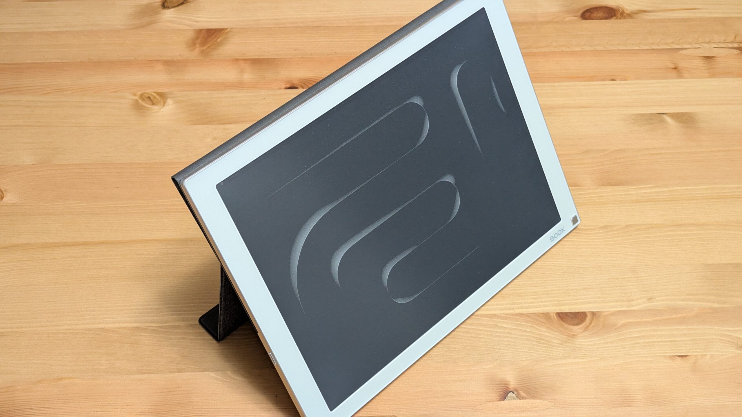 Unboxing an E Ink Display Boox Mira 13.3